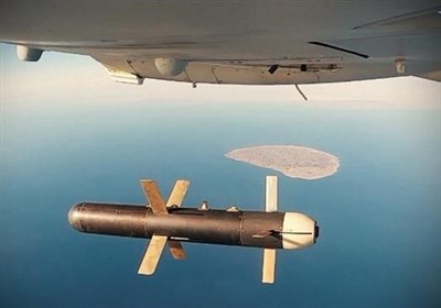 Iranian UAVs Exercise Assault Operations over Persian Gulf