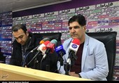 بوشهر| مهاجری: بهترین زمین لیگ برتر به یک خرابه تبدیل شده است/ چرا داوران باتجربه بازی‌های ما را قضاوت نمی‌کنند؟!