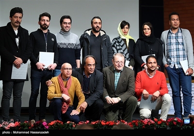 عکس یادگاری برگزیدگان بخش موبایلی شانزدهمین جشن تصویر سال