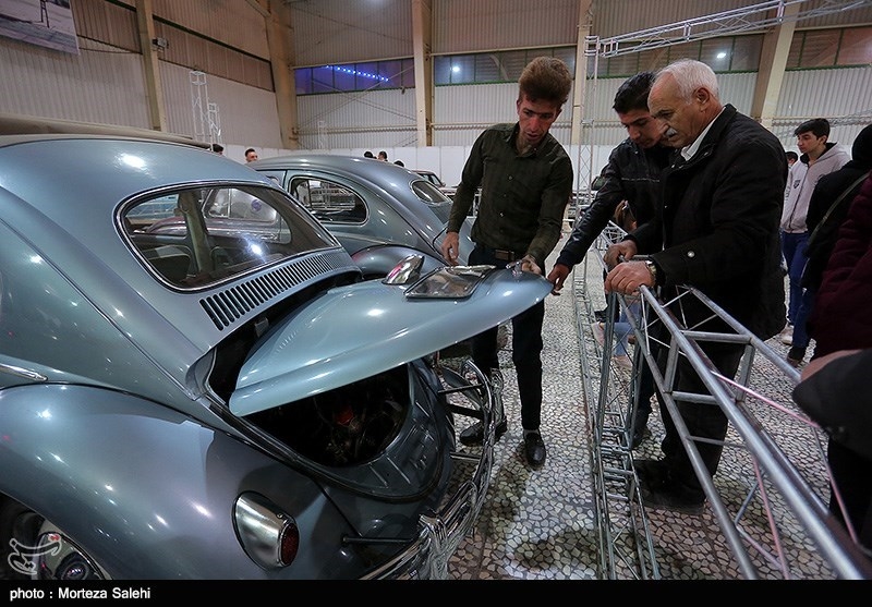 Vintage Cars Go on Display in Irans Isfahan