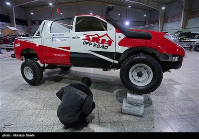 Vintage Cars Go on Display in Iran’s Isfahan