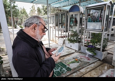 ایران میں سال کی آخری جمعرات کو شہداء کی مزار پر حاضری