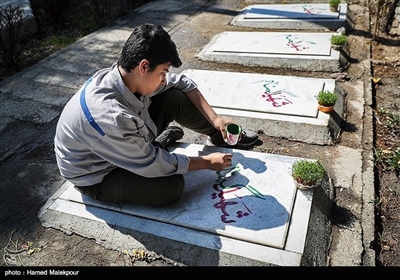 ایران میں سال کی آخری جمعرات کو شہداء کی مزار پر حاضری
