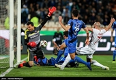 دیدار تیم‌های فوتبال استقلال تهران و نساجی مازندران