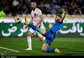 دیدار تیم‌های فوتبال استقلال تهران و نساجی مازندران