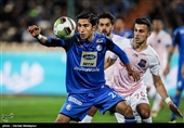 دیدار تیم‌های فوتبال استقلال تهران و نساجی مازندران