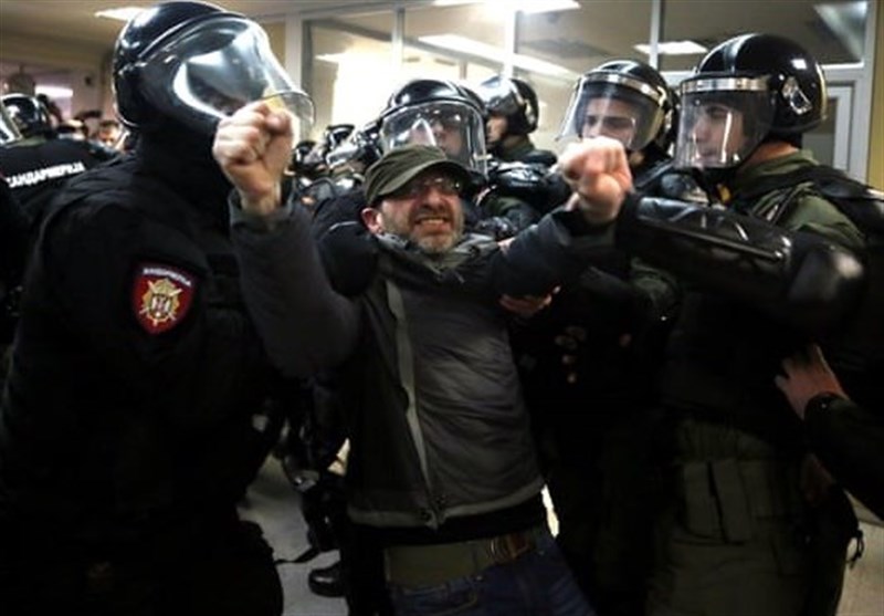 Anti-Government Protesters Invade TV Station in Serbia, Clash with Police (+Videos)