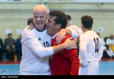 جانی اینفانتینو رئیس فیفا و خداداد عزیزی در بازی دوستانه فوتسال در تهران 