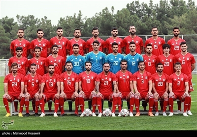 عکس یادگاری تیم ملی فوتبال ایران قبل از اعزام به جام ملت‌های آسیا