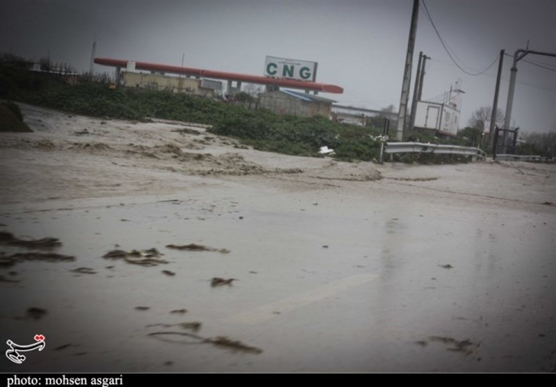 بیشتر مناطق شهر آق‌قلا به زیر آب رفته است؛ انتقاد سیل‌زدگان از عدم مدیریت بحران و نبود مسئولان + فیلم