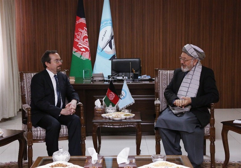 تشکیل لویه جرگه و تیم مذاکره‌کننده؛ محور گفت‌وگوهای سفیر آمریکا با سران شورای صلح افغانستان