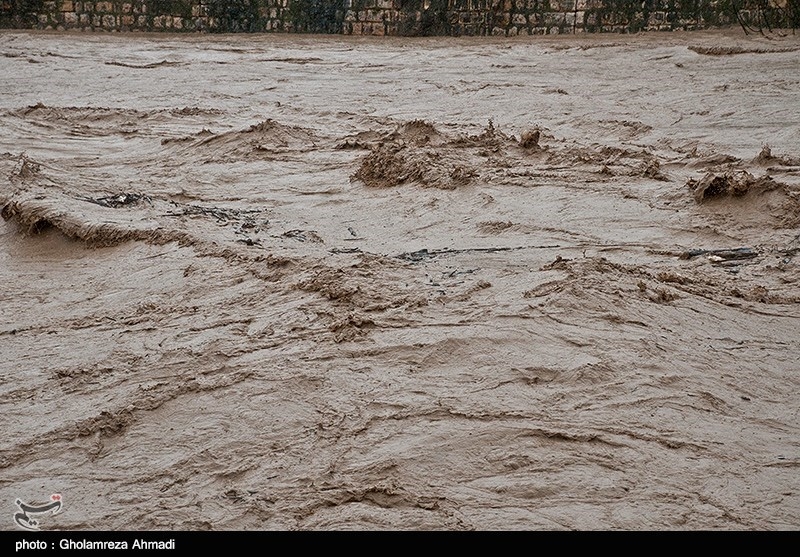 گلستان| مردم 2 روستای مراوه‌تپه در محاصره سیلاب رودخانه اترک گرفتار شدند