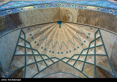 مسجد امام خمینی (ره) بروجرد با وسعتی بیش از هفت هزار مترمربع بزرگ‌ترین مسجد تاریخی غرب کشور محسوب می‌شود.