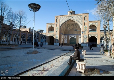 این مسجد یکی از بزرگ‌ترین مساجد تاریخی کشور است به‌گونه‌ای که بر اساس اسناد تاریخی این مسجد در زمان فتحعلی شاه قاجار بر روی ویرانه‌های یک مسجد قدیمی دیگر ساخته‌شده است.