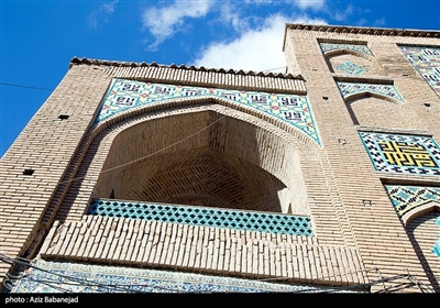 مسجد امام خمینی (ره) یکی از بناهای تاریخی و دیدنی شهرستان بروجرد است که در مرکز شهر در میانه راسته‌بازار یا همان بازار قدیمی بروجرد قرار دارد