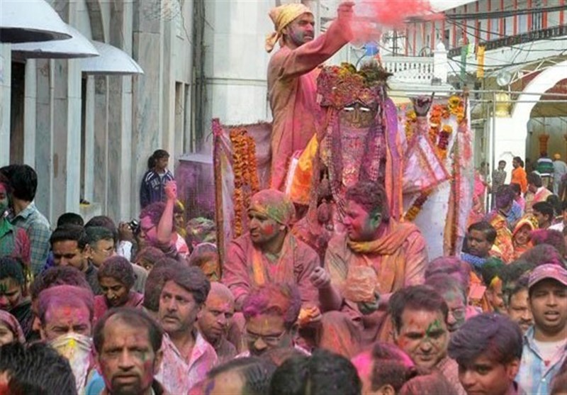 پاکستان سمیت دنیا بھر میں ہندو برادری مذہبی تہوار ہولی منا رہی ہے