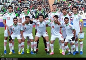بازیکنان تیم امید با بازوبندهای مشکی مقابل یمن به میدان می‌روند