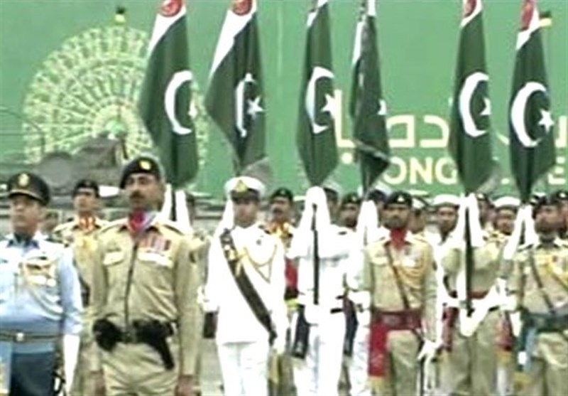 یومِ پاکستان پر مسلح افواج کی شان دار پریڈ کی تقریب کا آغاز