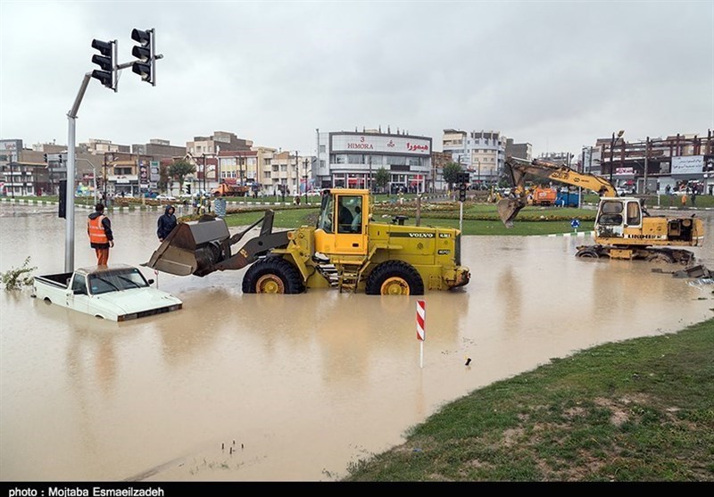 آبگرفتگی شدید بخش‌های‌ شمالی شهر کرمانشاه/ خودروها ‌متوقف شد‌ند