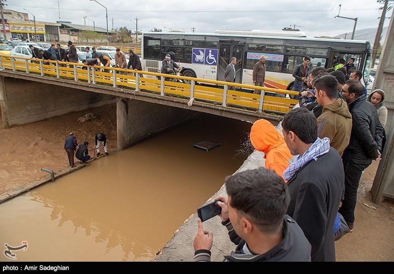 پایش تمام مناطق شیراز به صورت آنلاین؛ مردم از رفتن به حاشیه رودخانه خشک پرهیز کنند