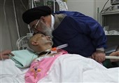 امام جمعه اصفهان از مجروحان حادثه تروریستی زاهدان عیادت کرد