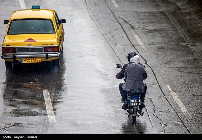 بارش شدید باران و تگرگ در مشهد؛ برخی معابر دچار آبگرفتگی شدید است