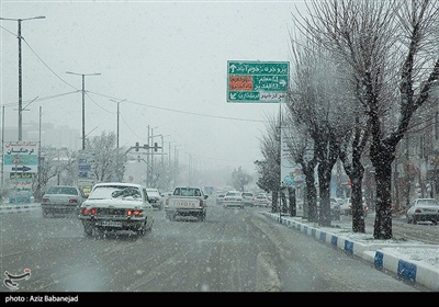 بارش برف در جاده ازنا درود - خرم آباد
