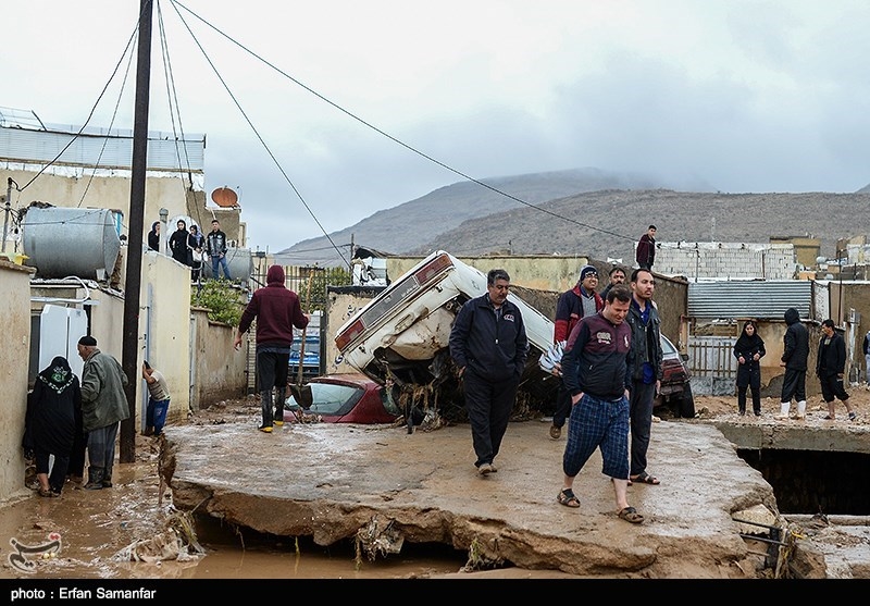 نجات 30 نفر از سیل در شیراز؛ عملیات امدادرسانی تا فردا صبح ادامه دارد