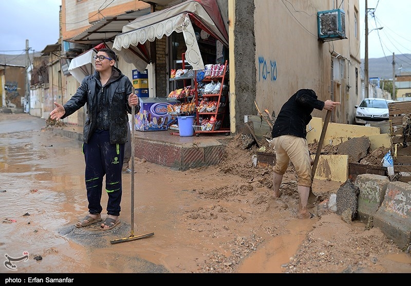 خدمات درمانی و بهداشتی به مناطق سیل‌زده شیراز ادامه دارد