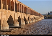 تاثیر خشکی زایندهرود در افزایش دیوارنویسی روی سیوسهپل