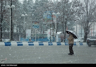 ایران کے شہر خرم آباد میں شدید برف باری