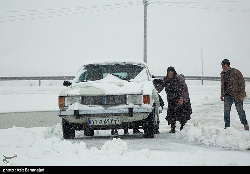 کرمانشاه| سیلاب و بارش برف راه دسترسی به روستاهای سنقروکلیایی را مسدود کرد