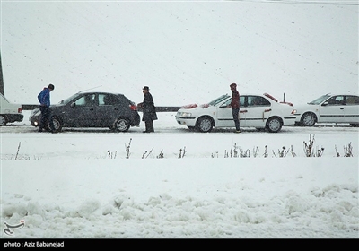 ایران کے شہر خرم آباد میں شدید برف باری