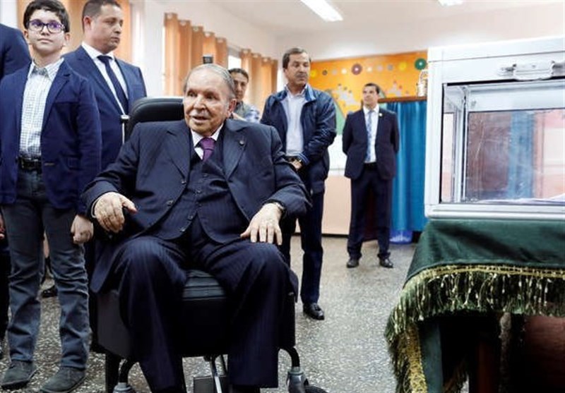 حزب حاکم الجزایر درصدد تعیین جایگزین برای &quot;بوتفلیقه&quot;؛ تداوم اعتراضات ضد دولتی