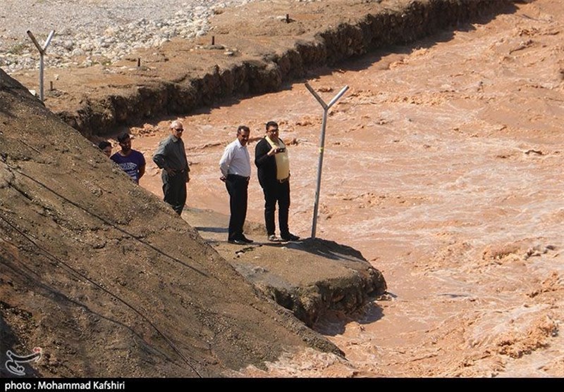 خوزستان| عکس‌های سلفی مرگبار؛ استقبال از سیل در دزفول به روایت تصویر‌