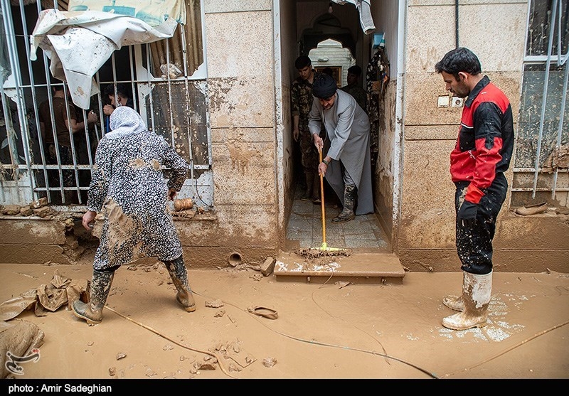 پایش درمانی و بهداشتی 460 باب منزل در مناطق سیل‌زده شیراز
