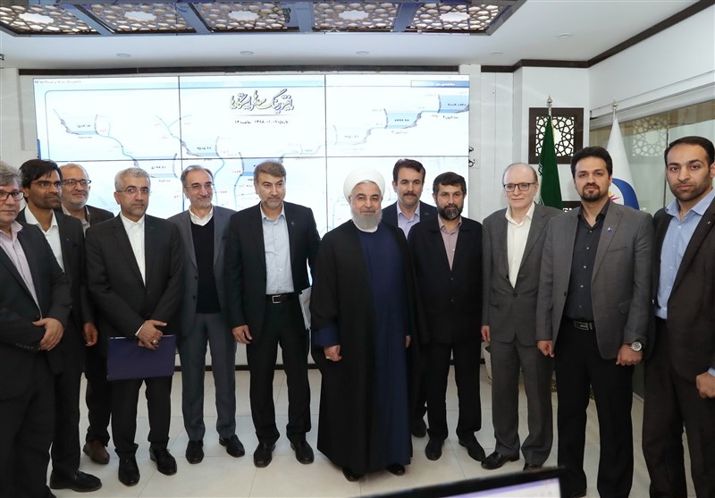 روحانی از مرکز مانیتورینگ آب و برق استان خوزستان بازدید کرد