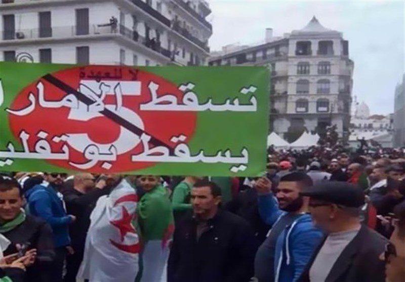 تظاهرات الجزایری‌ها با وجود استعفای بوتفلیقه؛ تاکید بر کنار رفتن ارکان نظام سابق