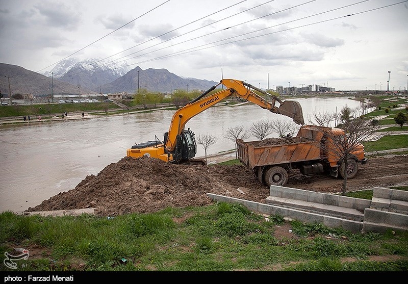 بازگشایی راه ارتباطی 45 روستای سیل‌زده در کرمانشاه توسط سپاه