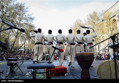 رقص محلی در میدان مشق تهران