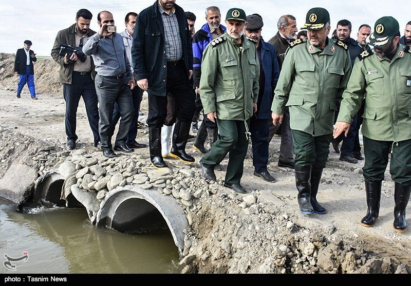 القائد العام لحرس الثورة الاسلامیة یتفقد المناطق المتضررة من السیول شمال البلاد+صور