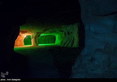 طول غار حدود ۳۵۰ متر و عرض آن ۱۵۰ متر است که وسعتی حدود ۴ هکتار را در بر می‌گیرد.