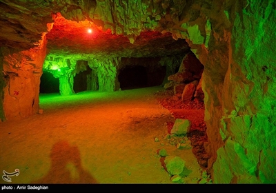 در غار سنگ شکن می‌توانید بیش از 100 ستون سنگی را ببینید که غار را شبیه به تالاری مجلل کرده‌اند. 