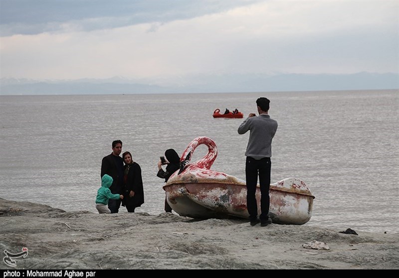 گردشگران نوروزی دریاچه ارومیه+تصاویر