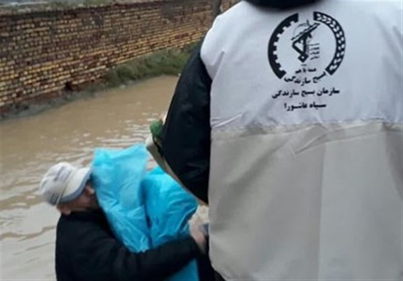 خدمات‌رسانی گروه‌های جهادی آذربایجان شرقی در مناطق سیل‌زده آق‌قلا+تصاویر