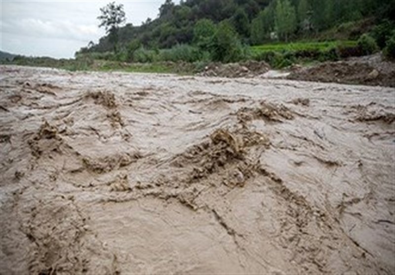 وضعیت بحرانی در کوهدشت؛ با کمبود تجهیزات برای مقابله با سیلاب مواجه هستیم