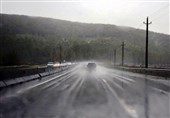 شرایط جوی جاده‌های استان ایلام بارانی و سطح آن لغزنده است