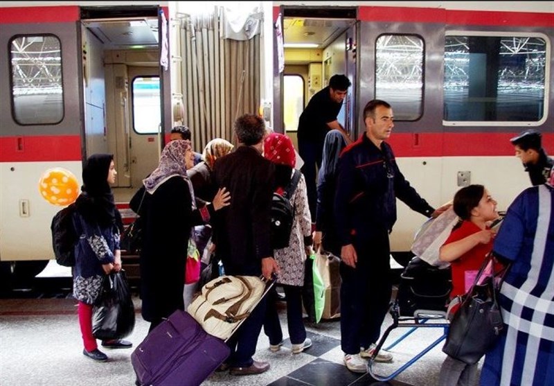 توقف اضطراری قطار تهران- اهواز/ 300 مسافر در مصلی اراک اسکان داده شدند