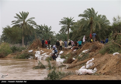 Karun River in Southwest Iran Floods, Causes Evacuation