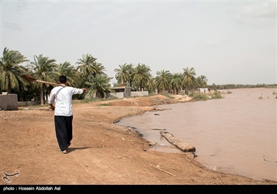 Karun River in Southwest Iran Floods, Causes Evacuation